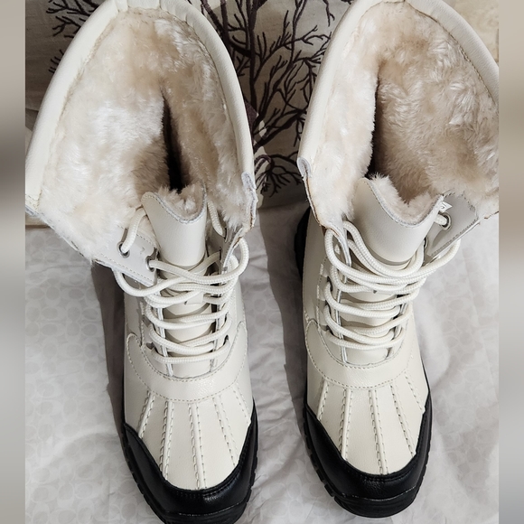 Brand new OUTDOOR Genuine upper Leather Winter boots, Beige Size 37 - Picture 6 of 9